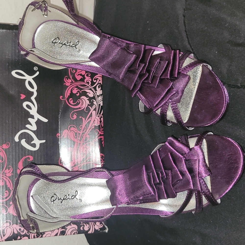SHOES - Picture 2 of 4